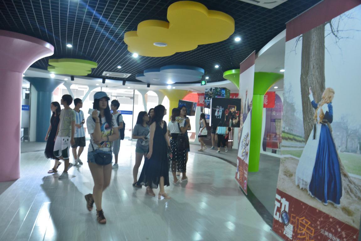辽宁工程技术大学艺术与设计学院参观万豪天际文化传播股份有限公司
